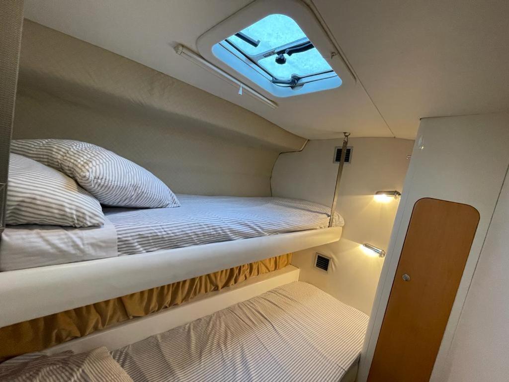 Cozy Yacht Lodge In Barcelona With Boat Tour Option Sant Adrià de Besòs Exterior foto